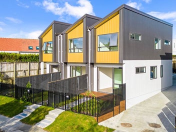 2/12 Fraser Road, Narrow Neck, Auckland