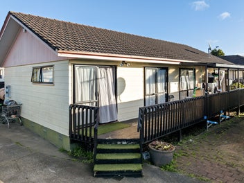 2/12 Kopu Place, Clendon Park, Auckland