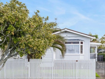 90 Huia Road, Point Chevalier, Auckland