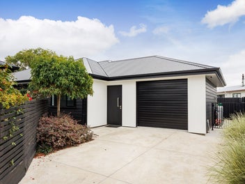 24B Roberts Line, Kelvin Grove, Palmerston North