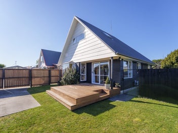 2/99 Bayswater Crescent, Bromley, Christchurch