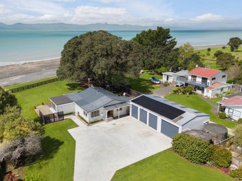 1804 East Coast Road, WHAKATIWAI, MIRANDA