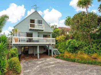 1/6 Theodora Place, Mairangi Bay, Auckland