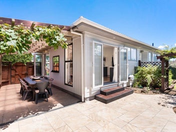 2/57 Solar Road, Glen Eden, Auckland