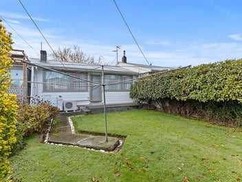 2/18 Muller Road, Blenheim