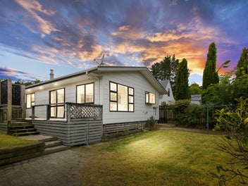 2/13 MCMANAWAY GR, STOKES VALLEY, LOWER HUTT