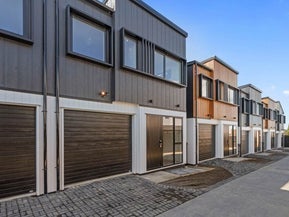 5/32 Bradbury Road, Botany Downs, Auckland