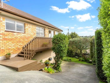 2/34 Shanaway Rise, Hillcrest, Auckland