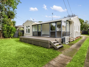 39 Kawiti Avenue, Point England, Auckland