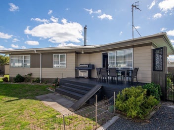 15 Fenruss Street, Fairy Springs, Rotorua