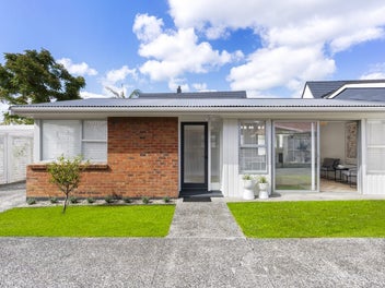 1/16 Otakau Road, Milford, Auckland