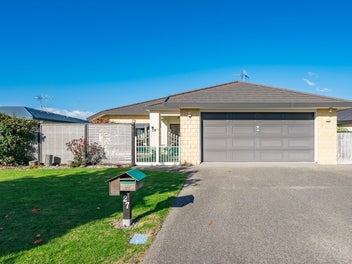 27 San Priamo Place, Paraparaumu Beach, Paraparaumu
