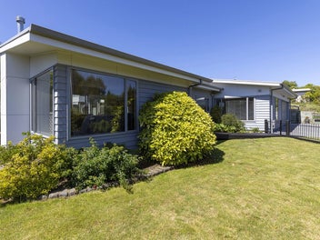 30 Ingle Avenue, Waipahihi, Taupo
