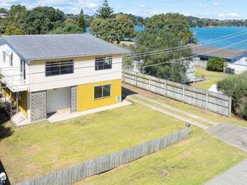 5 Blake Street, Surfdale, Waiheke Island