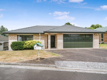 18 John Webb Drive, Glenview, Hamilton