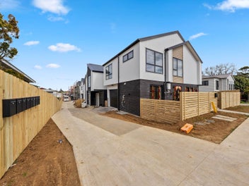 2/40 Hain Avenue, Mangere East, Auckland