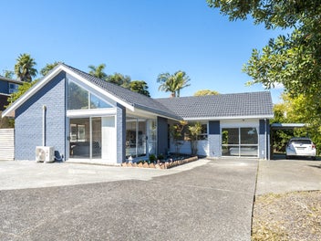 77 Kennedy Avenue, Forrest Hill, Auckland