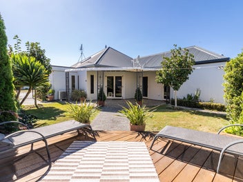 2 Queens Walk, Taradale, Napier