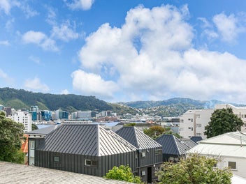 14/4 Claremont Grove, Mount Victoria, Wellington