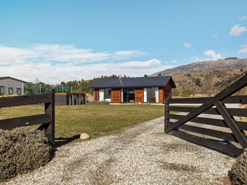 11 Jackson RISE, Luggate, Luggate
