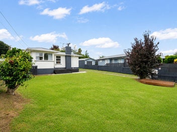 16 Manapouri Place, Glenview, Hamilton