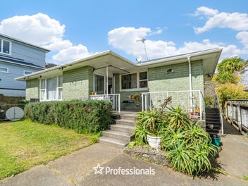 10 Gray Avenue, Paraparaumu Beach, Paraparaumu