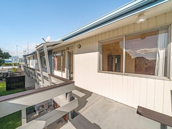 8/35 MANA ESPLANADE, PAREMATA, PORIRUA