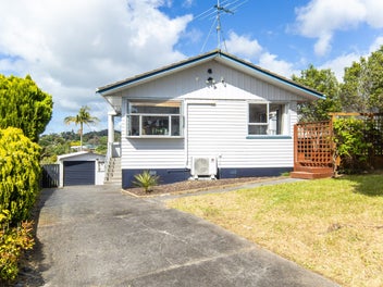 90 Lantana Road, Green Bay, Auckland