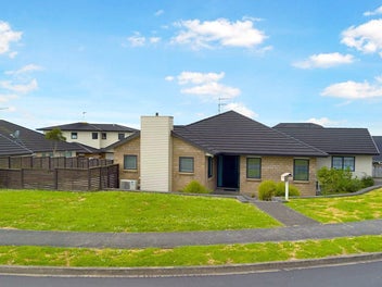 5 McWhirters Farm Lane, Massey, Auckland