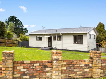 4 Forster Place, West Harbour, Auckland