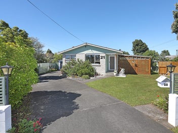 21 Flower Street, Bulls