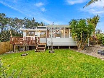 2/27 Edwin Freeman Place, Ranui, Auckland