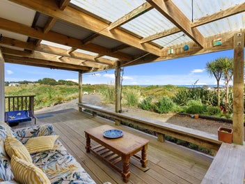 24 Strathnaver Glen, Waikawa Beach, Manakau