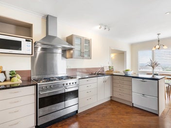 8 Alleyne Court, Brown Owl, Upper Hutt