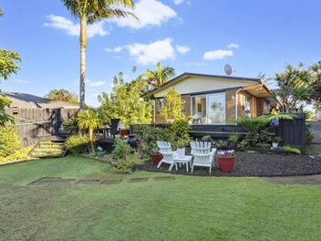 2/102 Seymour Road, Sunnyvale, Auckland