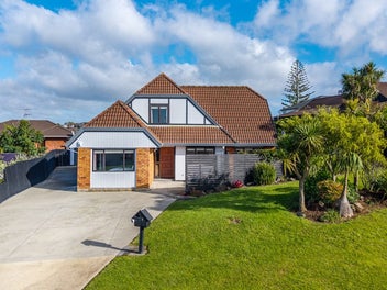 2/4 Citation Way, Botany Downs, Manukau