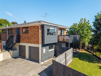 2/12 Petrel Place, Massey, Auckland