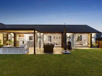 5 Canoe Lane, Riverhead, Riverhead