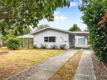 14 Frederick Street, Carterton