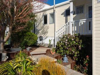 1/5 Kingsbridge Place, Newlands, Wellington