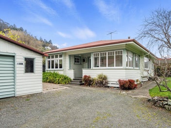 1/54B Bronte Street, Nelson