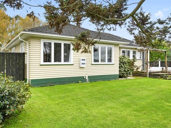 69 Montgomery Crescent, Bader, Hamilton