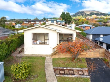12 Clyde Street, Kinmont Park, Mosgiel