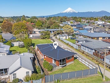 12 Saxton Road, Upper Vogeltown, New Plymouth