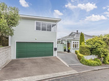 9 West Road, Northland, Wellington