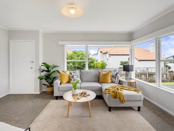 1/11 Dallinghoe Crescent, Milford, Auckland