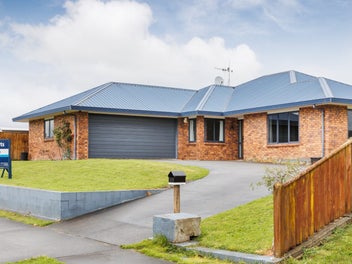 186 Pacific Drive, Fitzherbert, Palmerston North