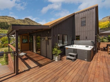 84 Flinders Road, Heathcote Valley, Christchurch