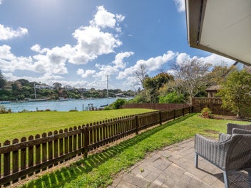 2/10 Dayspring Way, Pakuranga, Auckland