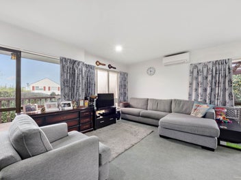 1/4 Tomintoul Place, Highland Park, Auckland